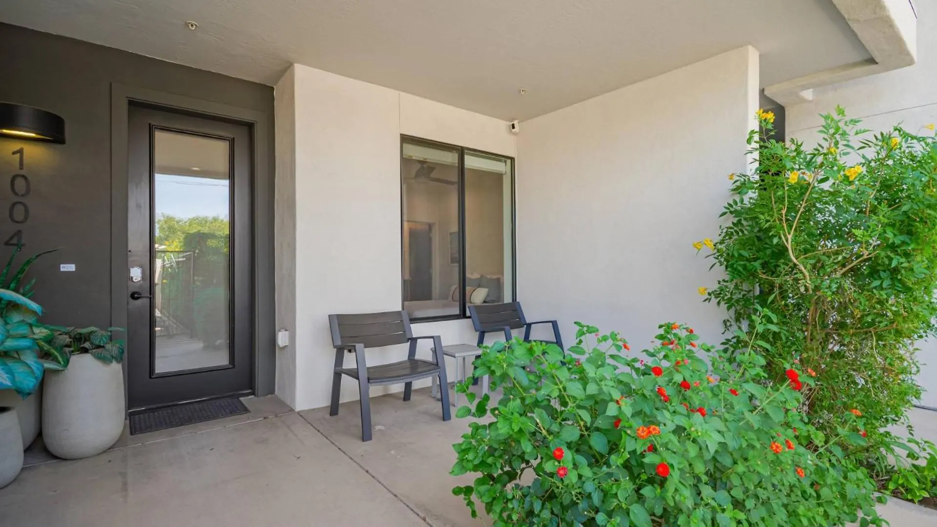 New Desert Standard Modern 3-Level Oasis Σκότσντεϊλ