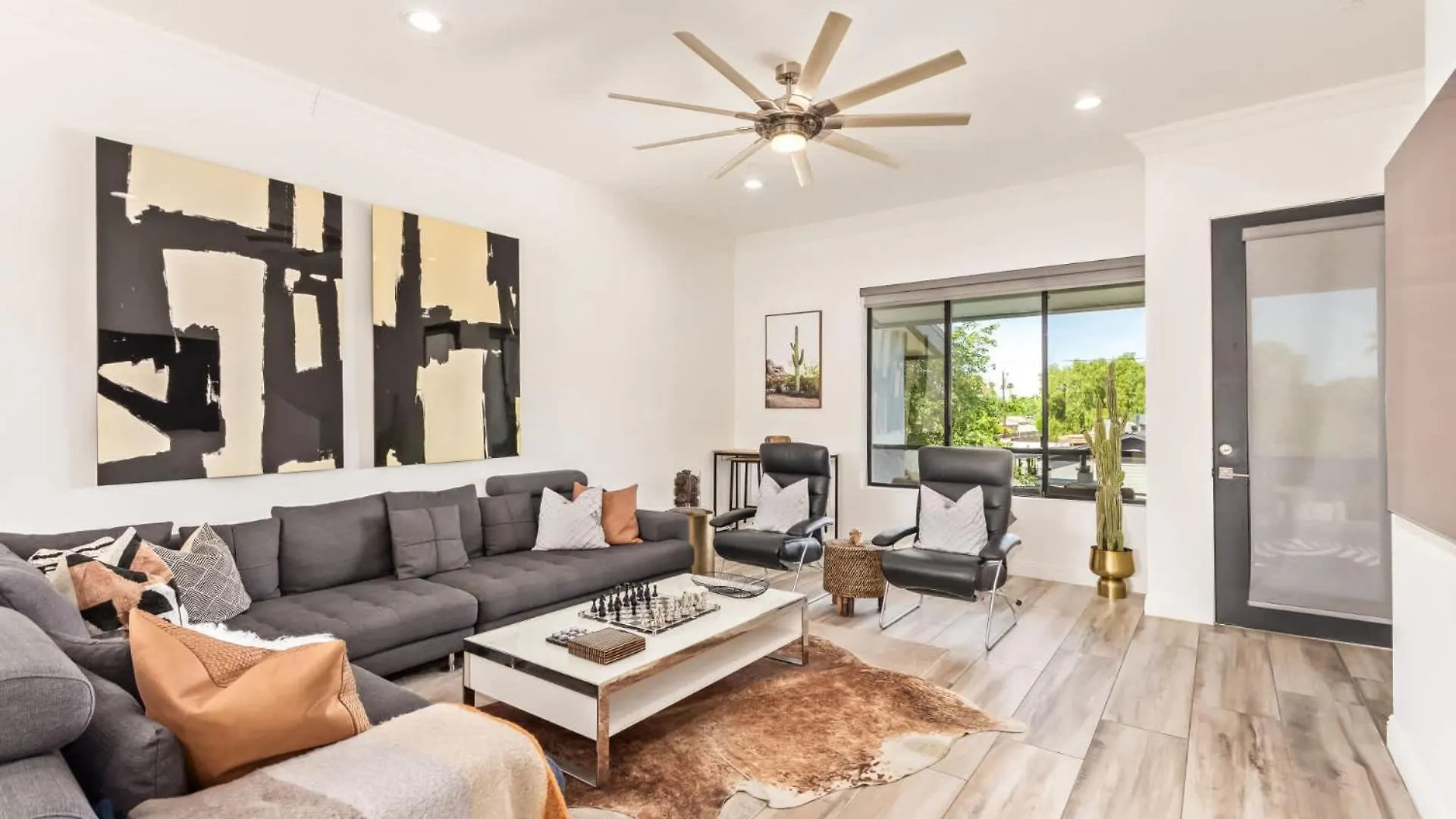 New Desert Standard Modern 3-Level Oasis Σκότσντεϊλ